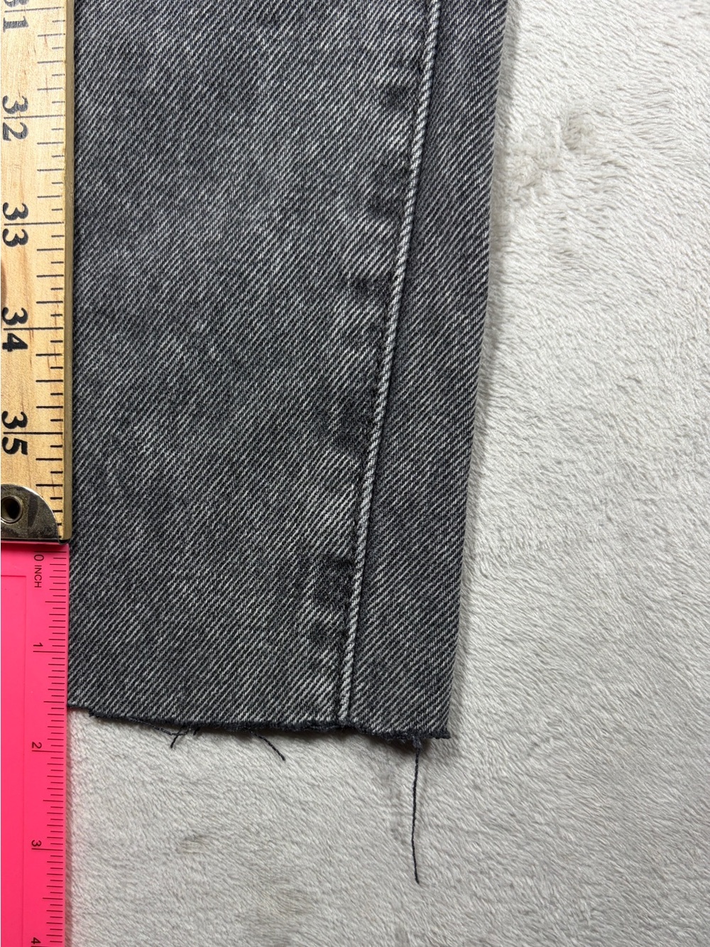 Levi’s Women’s Cinch Barrel Past Lives Black Raw Hem 100% Cotton Denim Jeans 25 - Picture 8 of 16